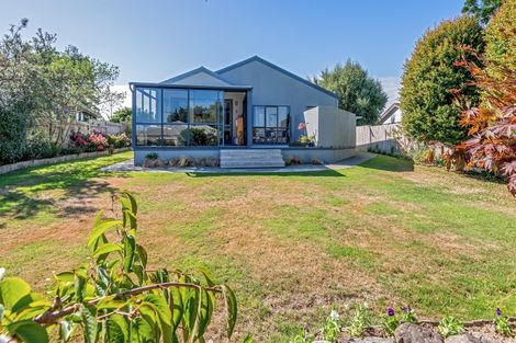 Photo of property in 3 Abby Road, Fitzherbert, Palmerston North, 4410