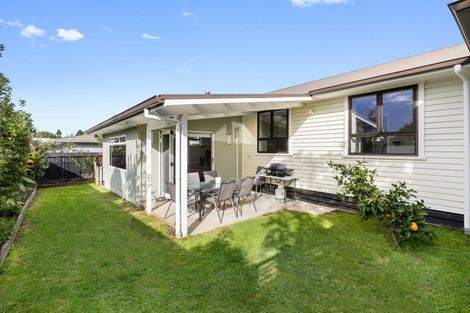 Photo of property in 22 Queen Road, Bellevue, Tauranga, 3110