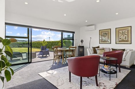 Photo of property in 20 Pukenamu Road, Rainbow Point, Taupo, 3330