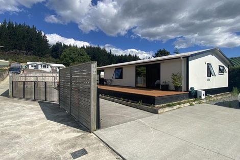 Photo of property in 18a Norana Road, Maoribank, Upper Hutt, 5018