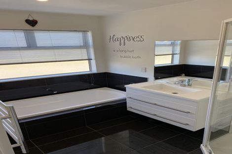 Photo of property in 48 Tahuna Street, Pegasus, 7612