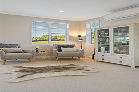 Photo of property in 16 Michael Bosher Way, Flat Bush, Auckland, 2019