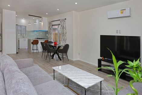 Photo of property in 43c Border Road, Henderson, Auckland, 0612