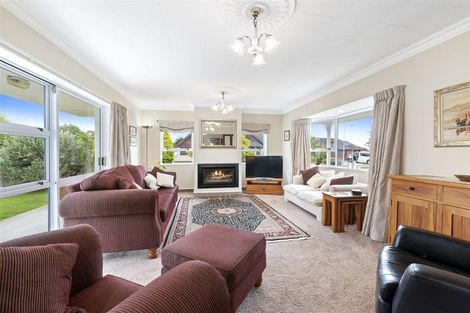 Photo of property in 2 Aitchison Place, Levin, 5510