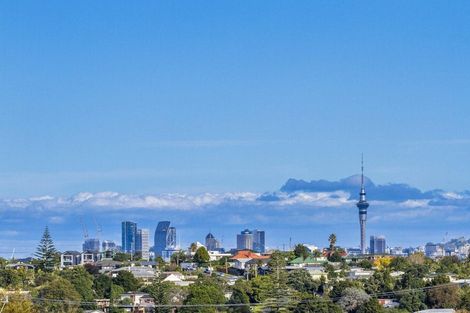 Photo of property in 70 Chivalry Road, Glenfield, Auckland, 0629