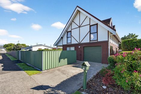 Photo of property in 1 Hornsby Street, Carterton, 5713
