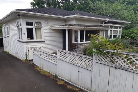 Photo of property in 18 Waiohua Road, Greenlane, Auckland, 1061