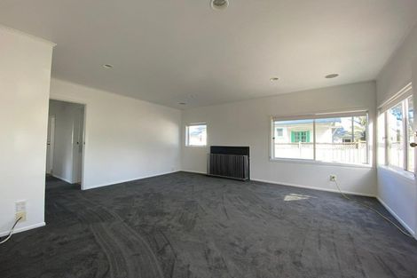 Photo of property in 25 Roberts Avenue, Bayswater, Auckland, 0622