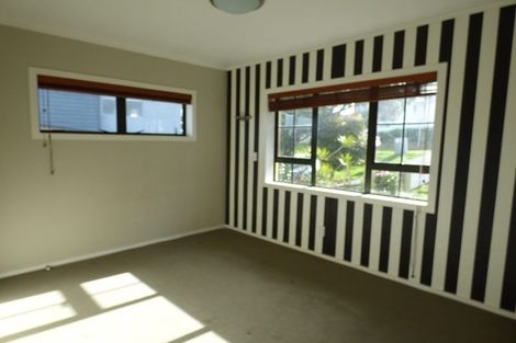 Photo of property in 2a Korotaha Terrace, Rothesay Bay, Auckland, 0630