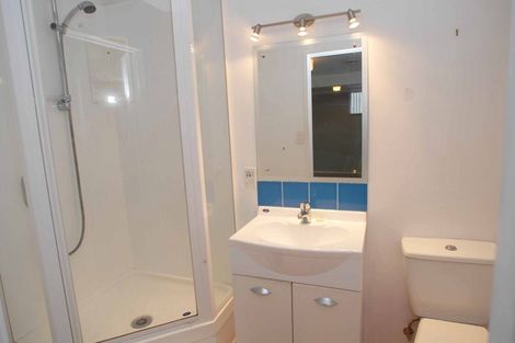 Photo of property in 296 East Coast Road, Forrest Hill, Auckland, 0620