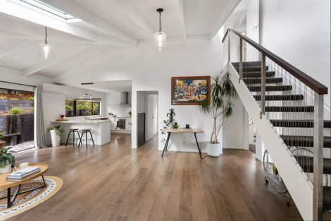 Photo of property in 3/57 Pupuke Road, Birkenhead, Auckland, 0627