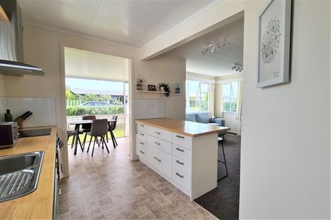 Photo of property in 18 Gisborne Terrace, Opunake, 4616