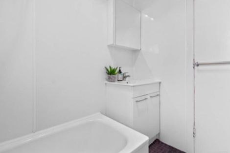 Photo of property in 60 Cobham Crescent, Kelston, Auckland, 0602