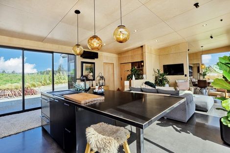 Photo of property in 68 Sunrise Drive, Seaward Bush, Invercargill, 9812