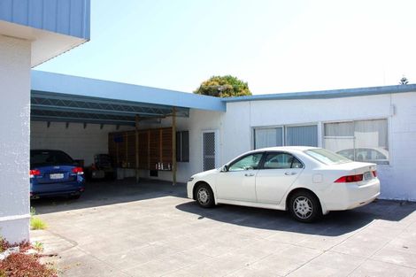 Photo of property in 20 Queen Mary Avenue, New Lynn, Auckland, 0600