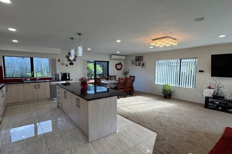 Photo of property in 14a Pipitea Place, Massey, Auckland, 0614