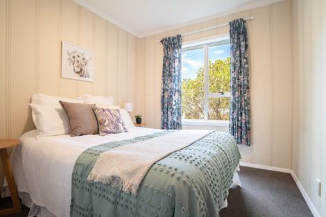 Photo of property in 60 The Drive, Tawa, Wellington, 5028