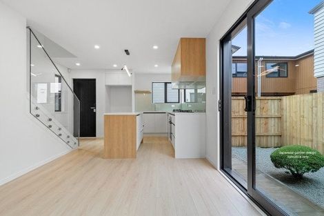 Photo of property in 2/1 O'connell Street, Manurewa, Auckland, 2102