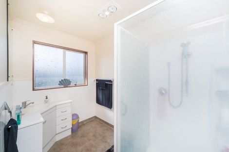 Photo of property in 8 Forbes Place, Kelvin Grove, Palmerston North, 4414