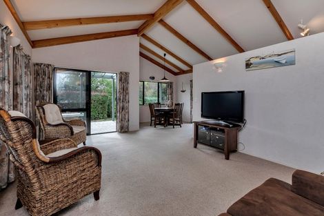 Photo of property in 74 One Tree Point Road, One Tree Point, 0118