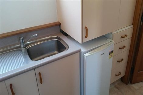 Photo of property in Devonport Apartments, 17/127 Saint Aubyn Street, New Plymouth, 4310