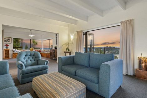 Photo of property in 20 Arapito Road, Titirangi, Auckland, 0604