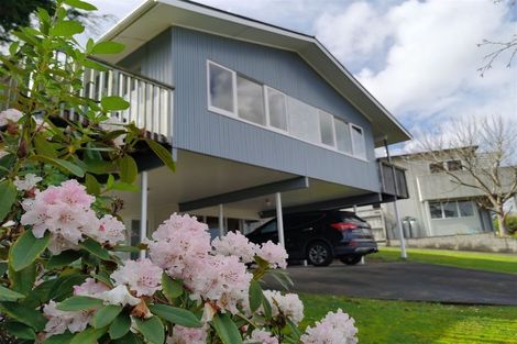Photo of property in 82 Ravenwood Drive, Forrest Hill, Auckland, 0620