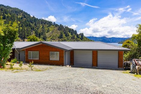 Photo of property in 19 Mccormicks Road, Whatamango Bay, Picton, 7281