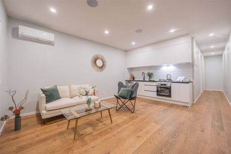 Photo of property in 17 Mcindoe Road, Kumeu, 0810