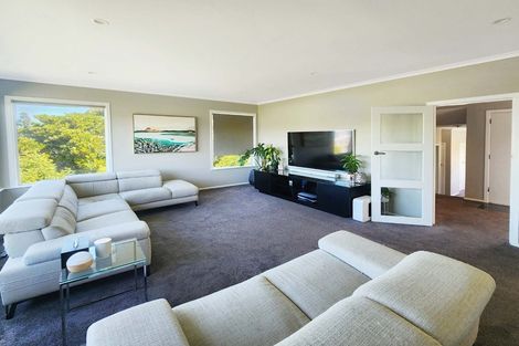 Photo of property in 11 Onehuka Road, Tirohanga, Lower Hutt, 5010