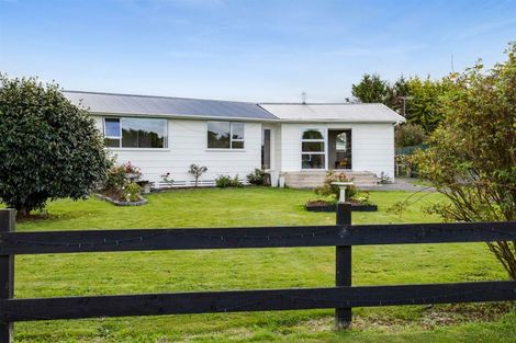 Photo of property in 21 Castle Street, Eltham, 4322