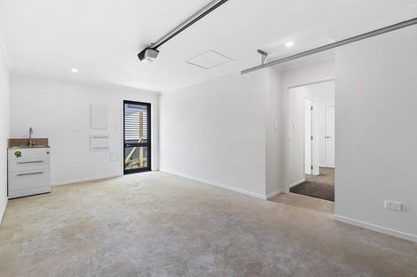 Photo of property in 2/85a Atkinson Road, Titirangi, Auckland, 0604