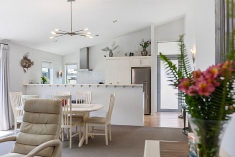 Photo of property in 15 Lennon Way, Papamoa Beach, Papamoa, 3118