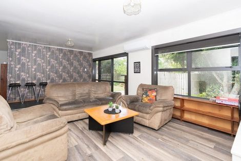 Photo of property in 1 Southsea Crescent, Silverdale, Hamilton, 3216