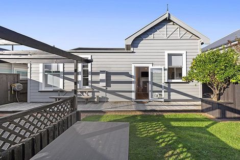 Photo of property in 8 Morley Street, New Plymouth, 4310