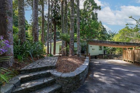 Photo of property in 44 Hollywood Avenue, Titirangi, Auckland, 0604