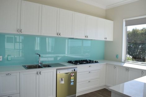 Photo of property in 517 East Coast Road, Murrays Bay, Auckland, 0630