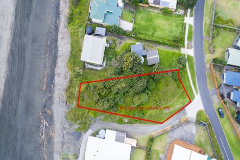 Photo of property in 5 Ocean View Road, Port Waikato, 2695