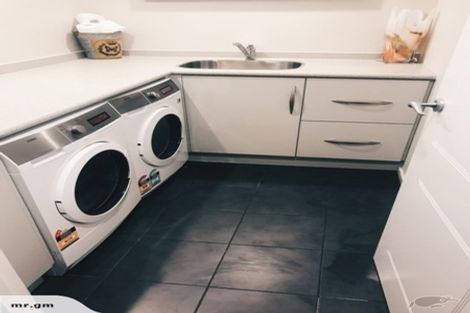 Photo of property in 2 Gazelle Lane, Redcliffs, Christchurch, 8081