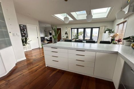 Photo of property in 162 Molesworth Street, New Plymouth, 4312