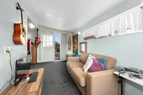 Photo of property in 5 Parera Grove, Heretaunga, Upper Hutt, 5018