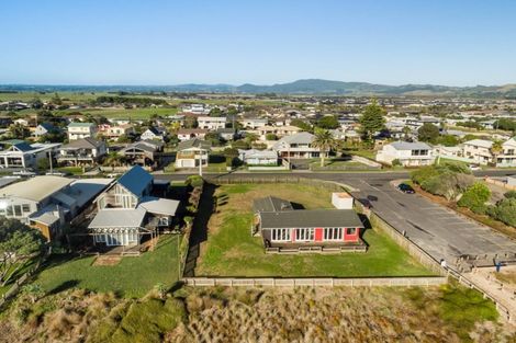 Photo of property in 107 Karewa Parade, Papamoa Beach, Papamoa, 3118