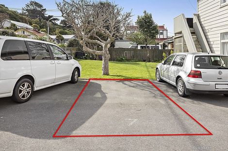 Photo of property in 7/139 Queens Drive, Lyall Bay, Wellington, 6022