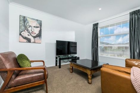 Photo of property in 5 Aporo Drive, Kumeu, 0810