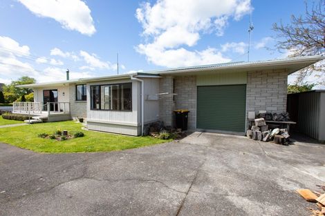 Photo of property in 13 Victoria Avenue, Dannevirke, 4930