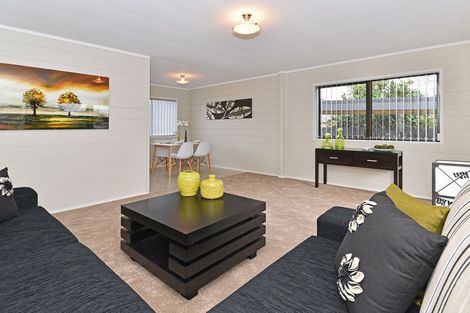 Photo of property in 22a Sutton Crescent, Papakura, 2110