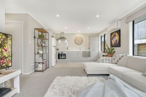 Photo of property in 3/142 Forest Lake Road, Forest Lake, Hamilton, 3200