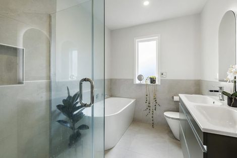 Photo of property in 17 Rangatira Road, Birkdale, Auckland, 0626