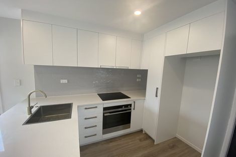 Photo of property in 3/8 Chivalry Road, Glenfield, Auckland, 0629