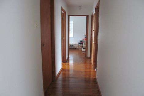 Photo of property in 1/60 Cockayne Crescent, Sunnynook, Auckland, 0620